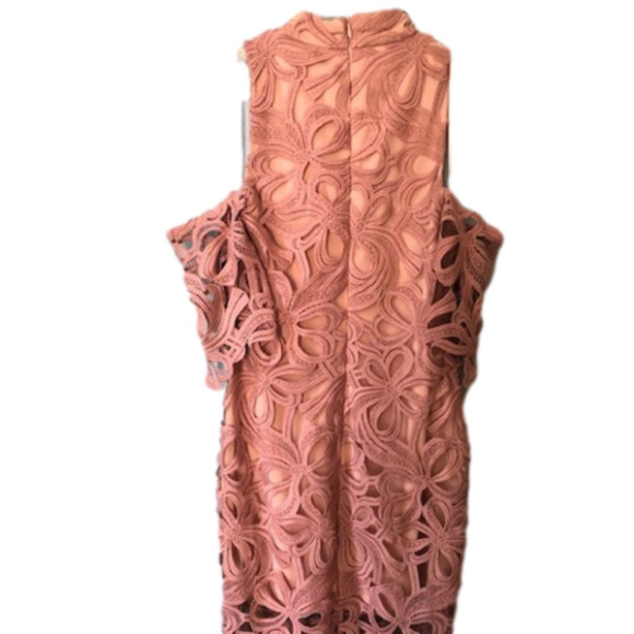 NWOT REVOLVE ELLIATT Chalk Pink Cold-Shoulder Sight Lace Dress, Sz Medium - Picture 3 of 11
